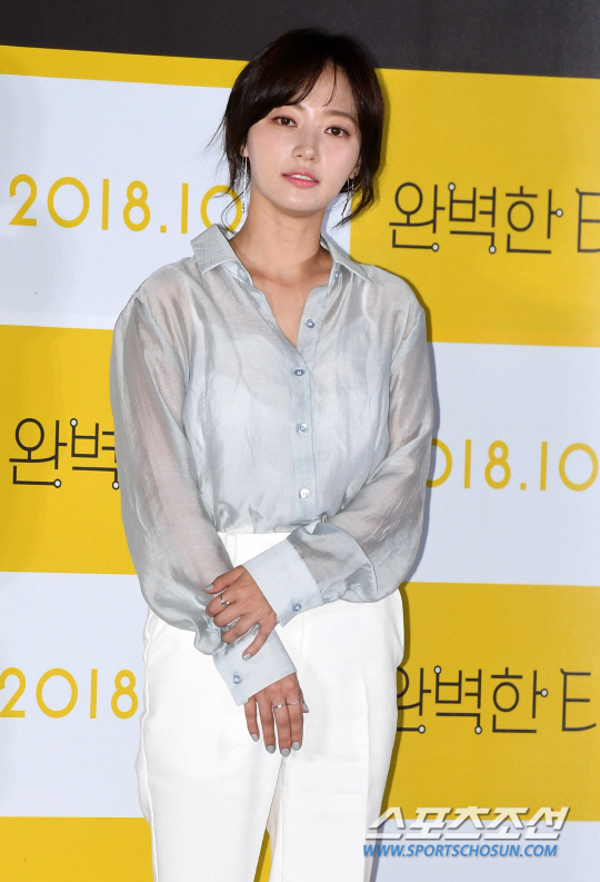 송하윤 학폭 제보자, 경찰 조사 위해 韓 입국.."100억 손배소 준비 …