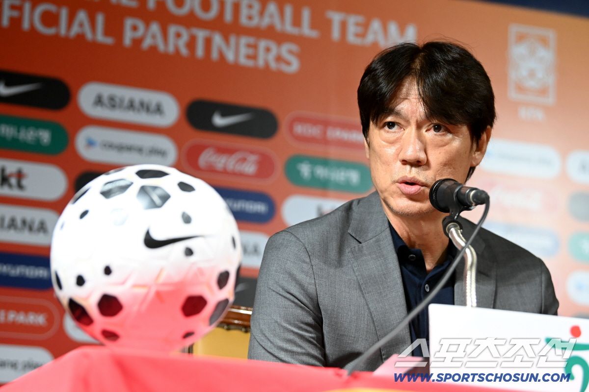 [현장에서]홍명보 감독 '이례적' 오후 2시 기자회견…KFA "해외파 선…
