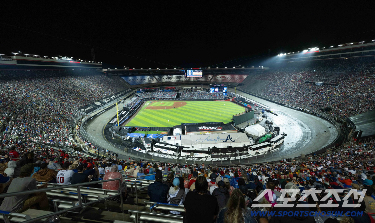 머스코스포츠라이팅, 나스카의 대표 서킷에서 열린 MLB 첫 경기에 조명 …