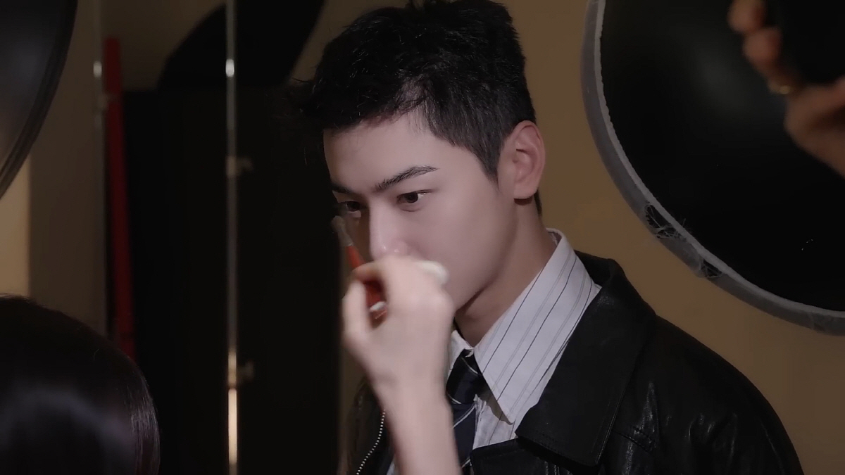 차은우, 입대전 마지막 모습 깜짝 공개…"연예인 아닌 일반인 이동민으로 …