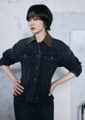 송혜교, '파격적인 숏컷' 몰라보겠네..이미지 확 달라진 스타일링 [화보]