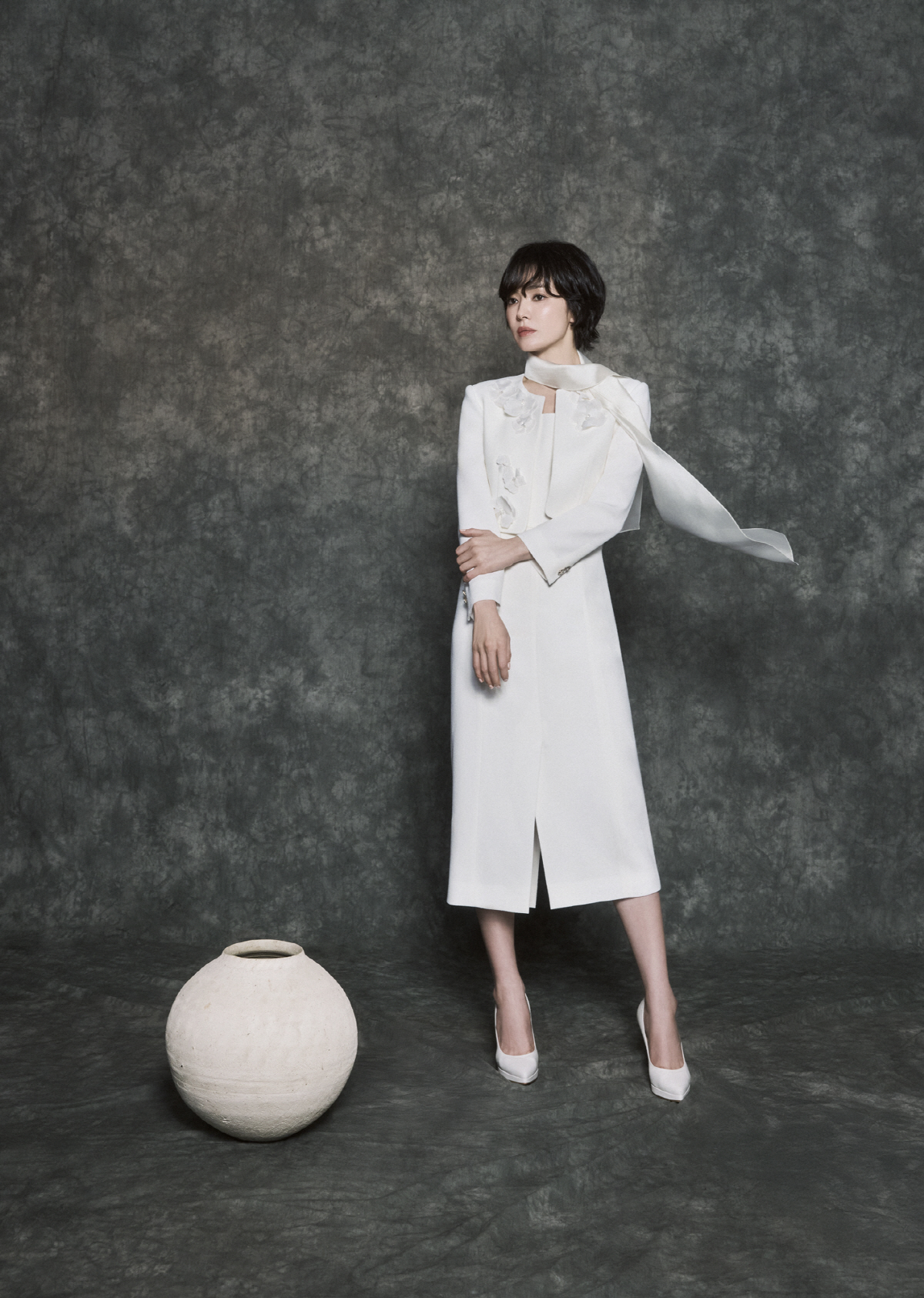 송혜교, '파격적인 숏컷' 몰라보겠네..이미지 확 달라진 스타일링 [화보…
