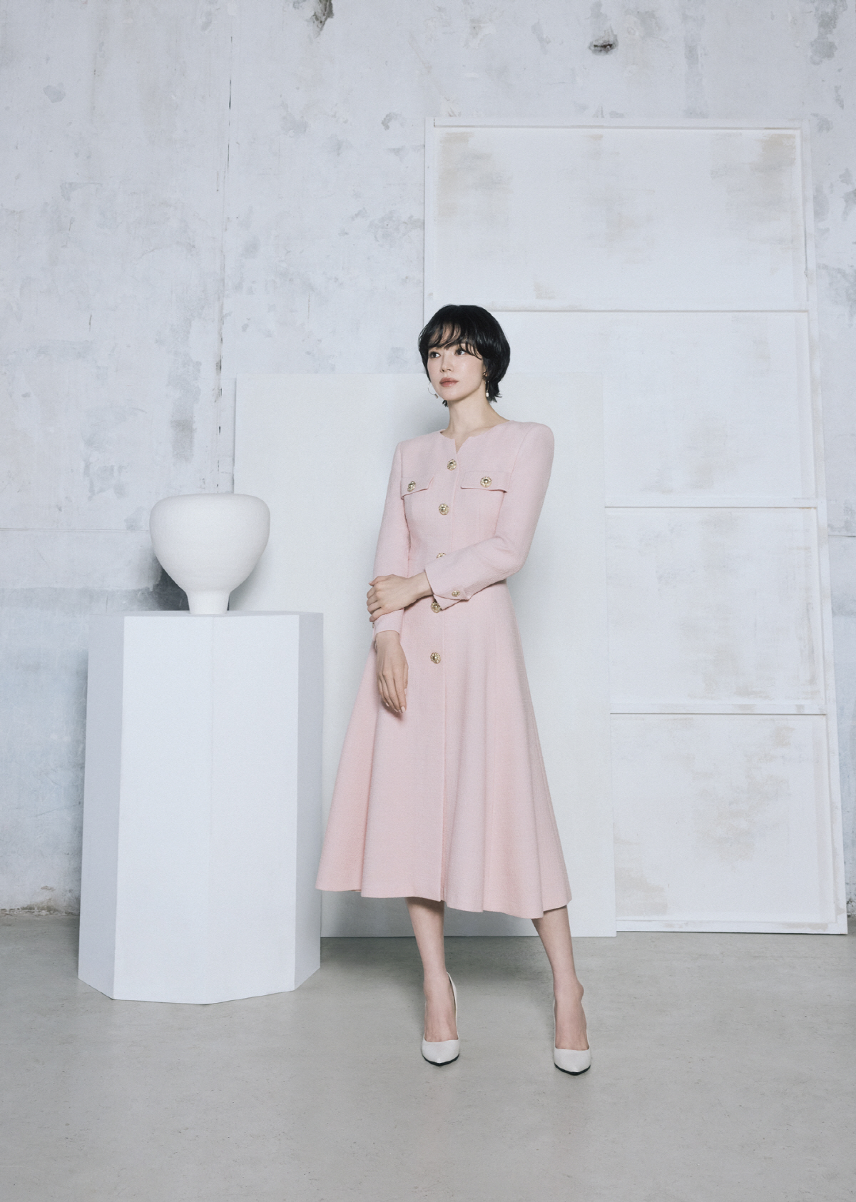 송혜교, '파격적인 숏컷' 몰라보겠네..이미지 확 달라진 스타일링 [화보…