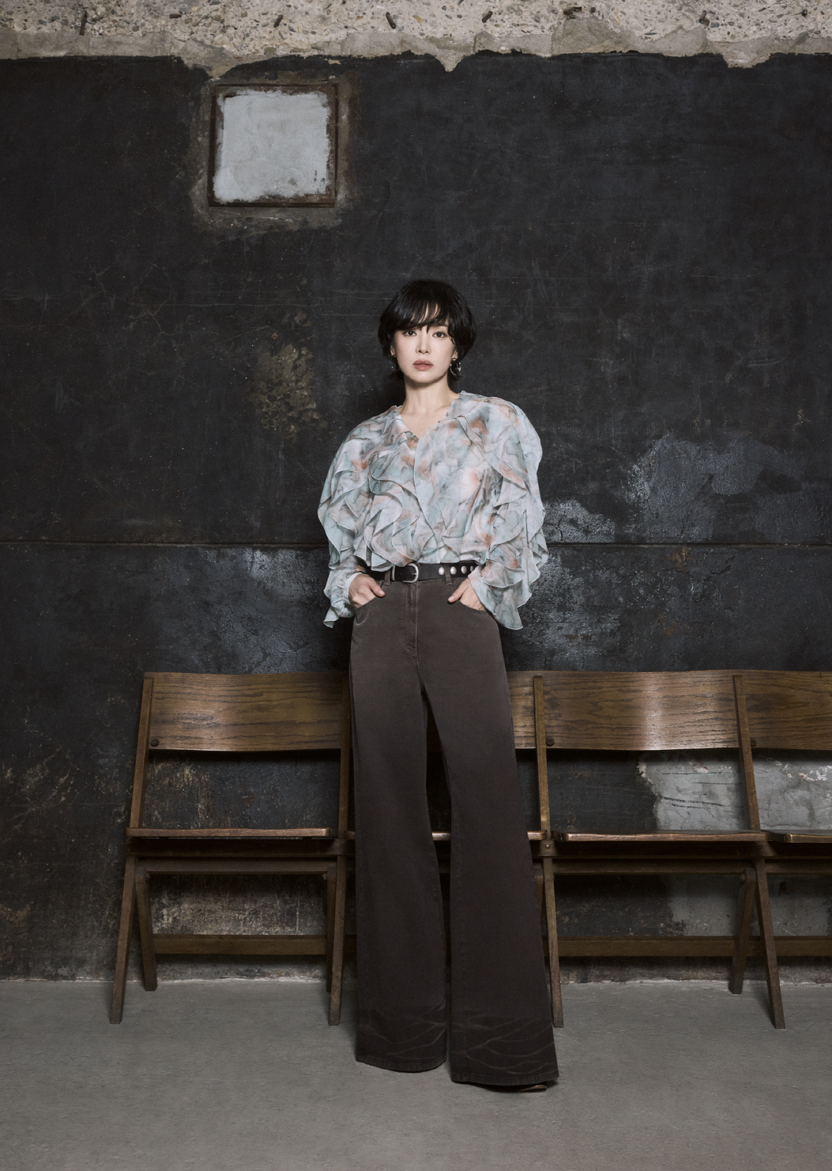 송혜교, '파격적인 숏컷' 몰라보겠네..이미지 확 달라진 스타일링 [화보…
