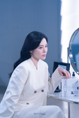 '77년생·48세' 김현주, 빈틈 1도 없는 도자기 피부…