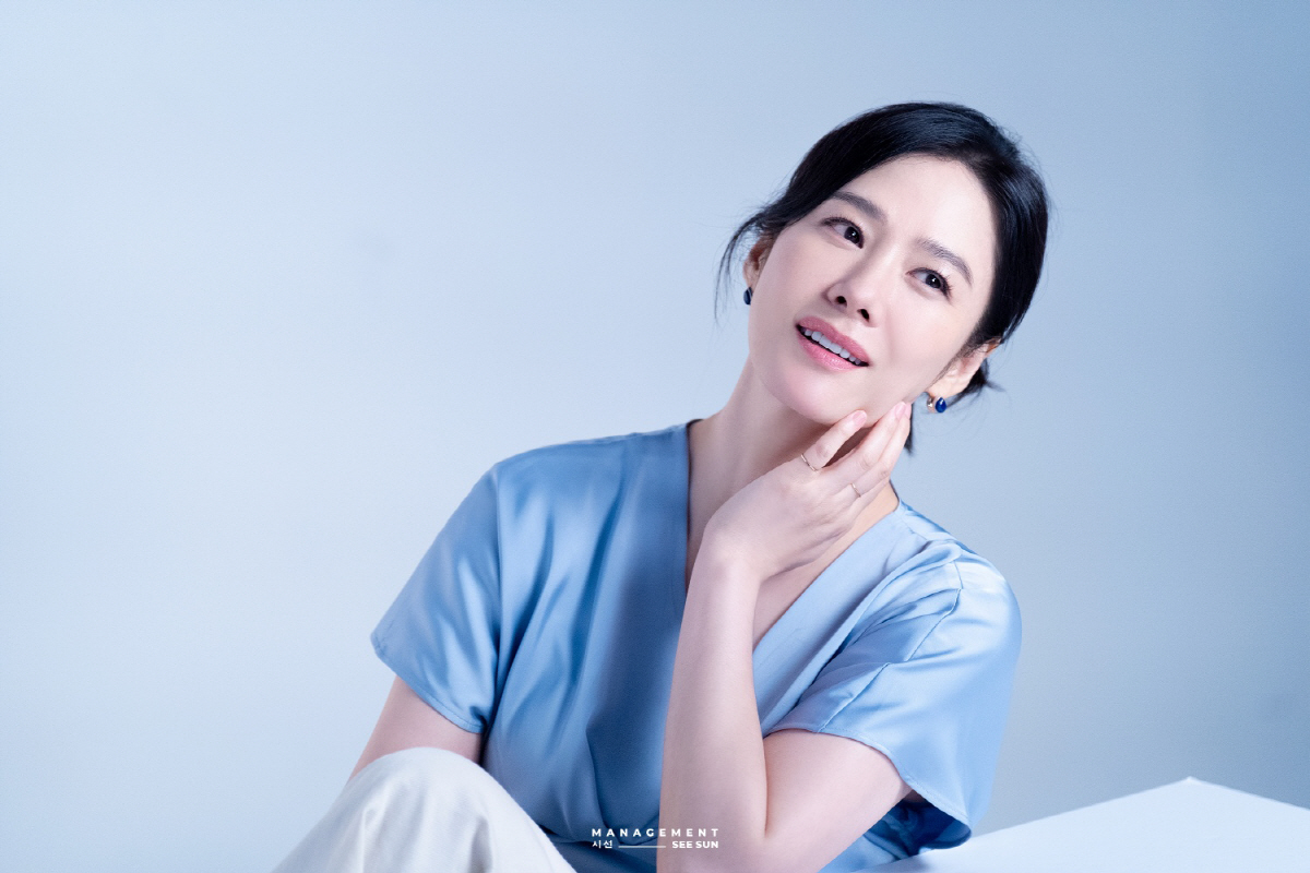 '77년생·48세' 김현주, 빈틈 1도 없는 도자기 피부…"이 나이에 이…