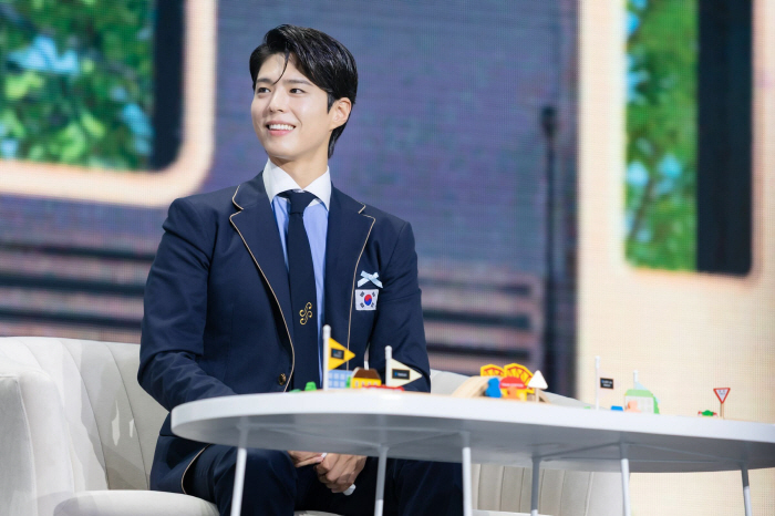 박보검, 아이돌급 투어 규모…마닐라·방콕 단독 팬미팅, 1만명 만났다
