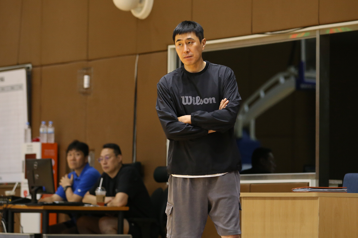 '슈퍼팀' 이끄는 이상민 KCC 감독 "건강한 스타트, 건강하게 시즌을 …