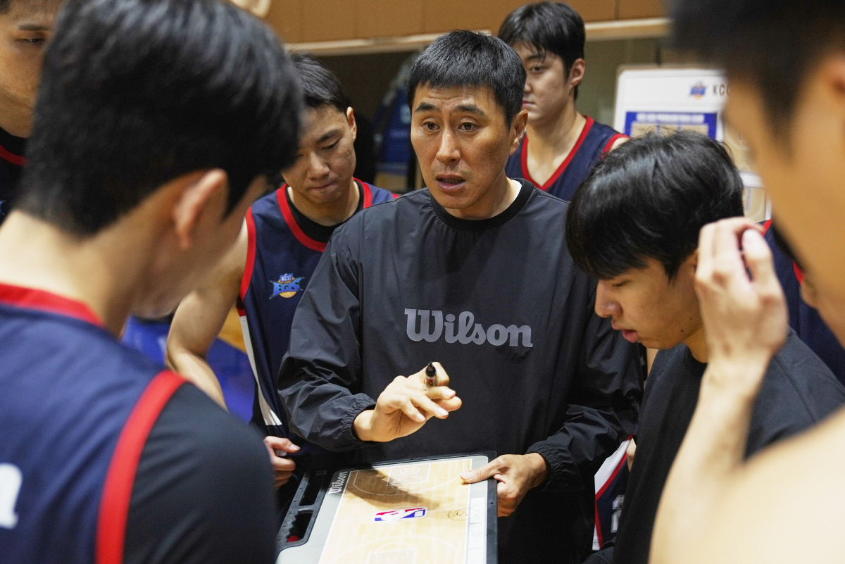 '슈퍼팀' 이끄는 이상민 KCC 감독 "건강한 스타트, 건강하게 시즌을 …
