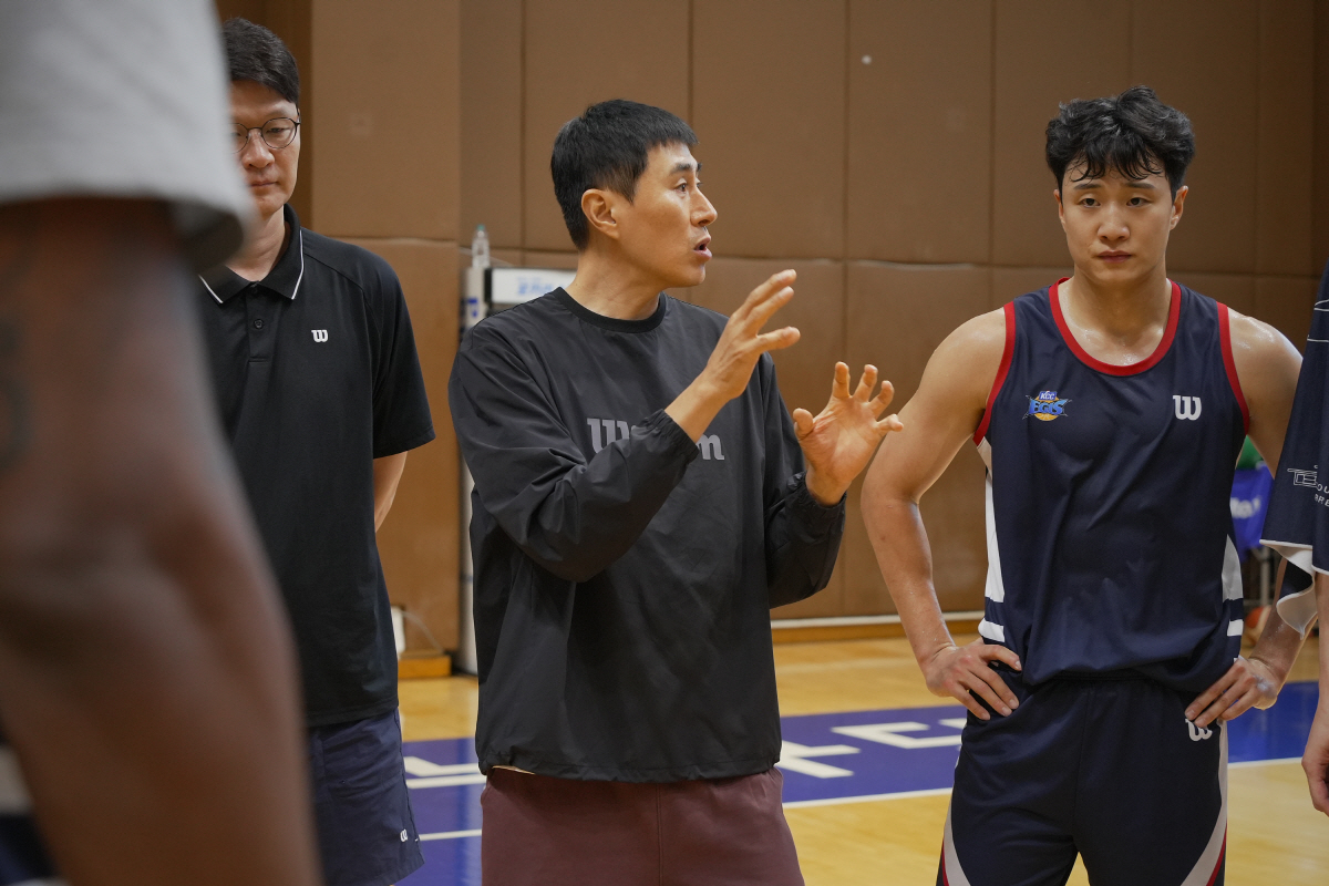 '슈퍼팀' 이끄는 이상민 KCC 감독 "건강한 스타트, 건강하게 시즌을 …