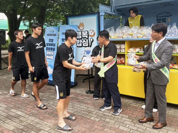 전남, 전남농협과 함께 '행복 米 밥차' 아침밥 먹기 캠페인 참여…선수단…