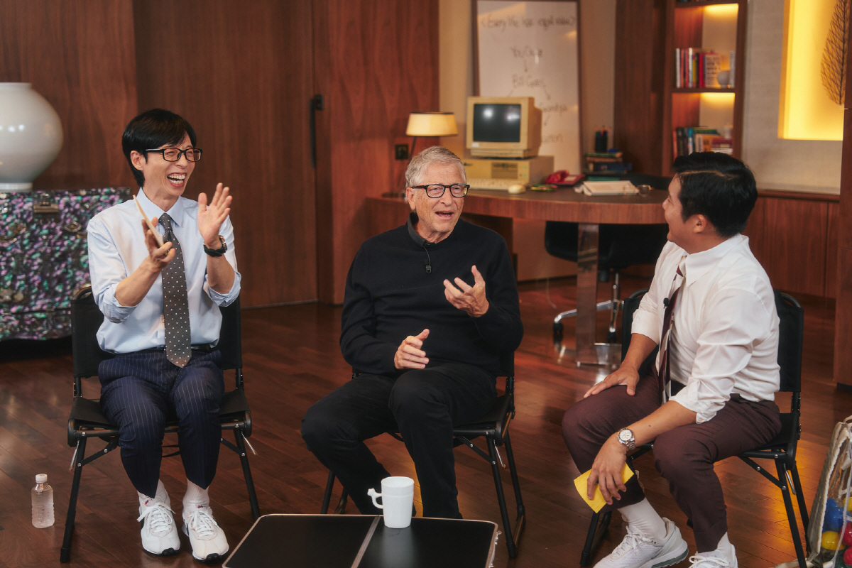 '140조 기부' 빌 게이츠도 삼성폰 쓴다.."이재용 회장에 선물받아"(…