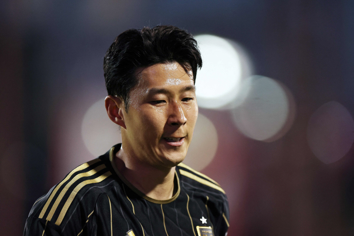 33살 손흥민의 통장은 마르지 않는다, EPL 떠나도 주급 3억5000만…