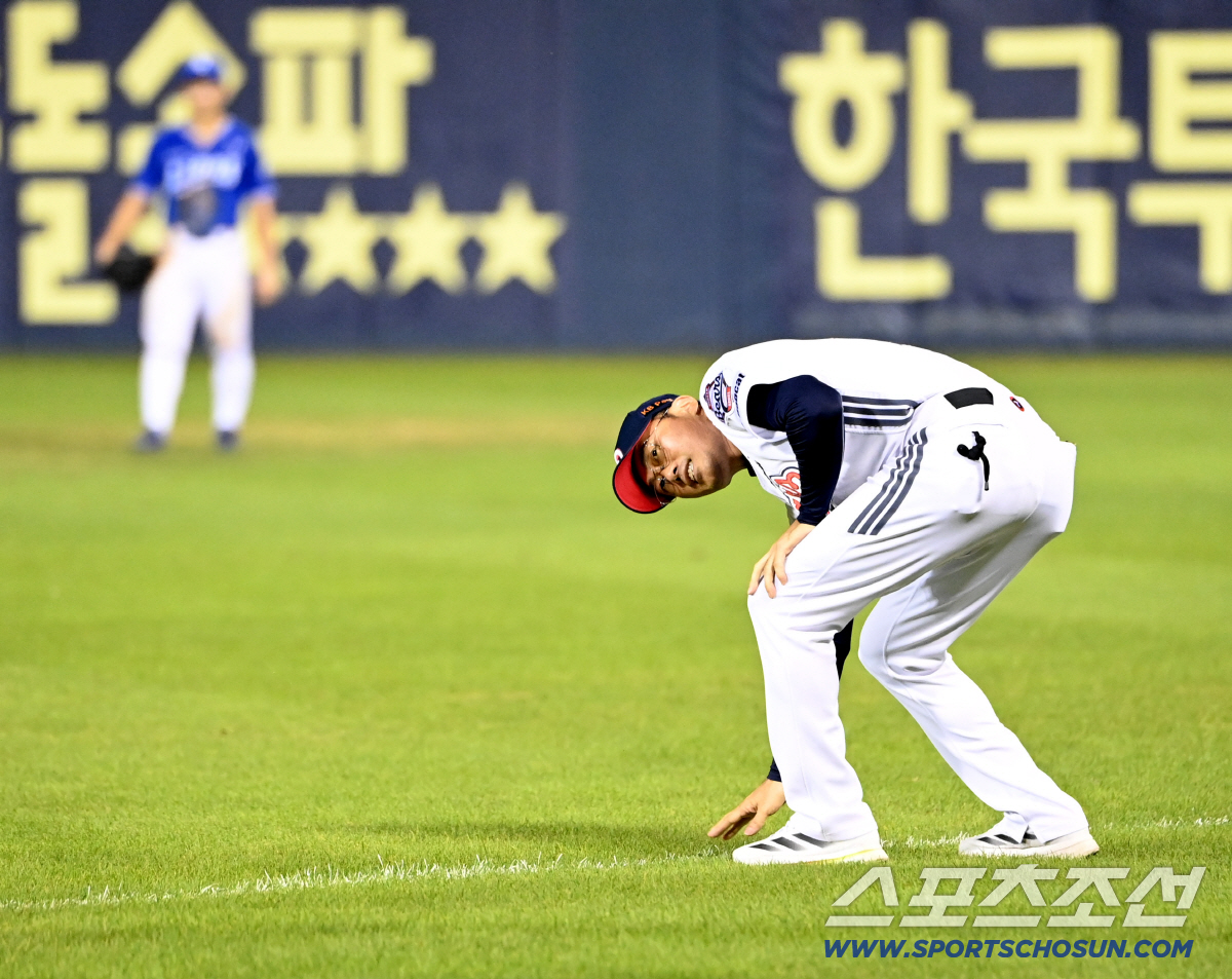 '이게 파울이야?' 왜 조성환 감독대행은 퇴장 불사하고 뛰어나왔나[잠실 …