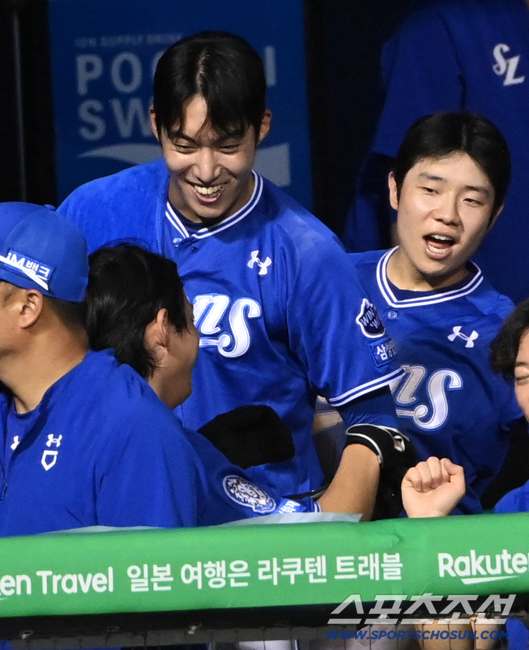 [포토] 원태인, 구자욱 만점 활약에 미소 활짝