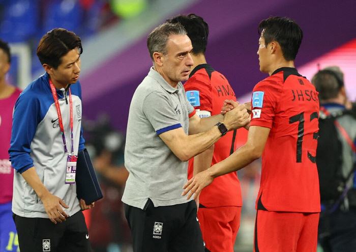 韓 대표팀 감독 당장 데려와! 우즈벡 사령탑 '깜짝 부임' 가능성…향후 …