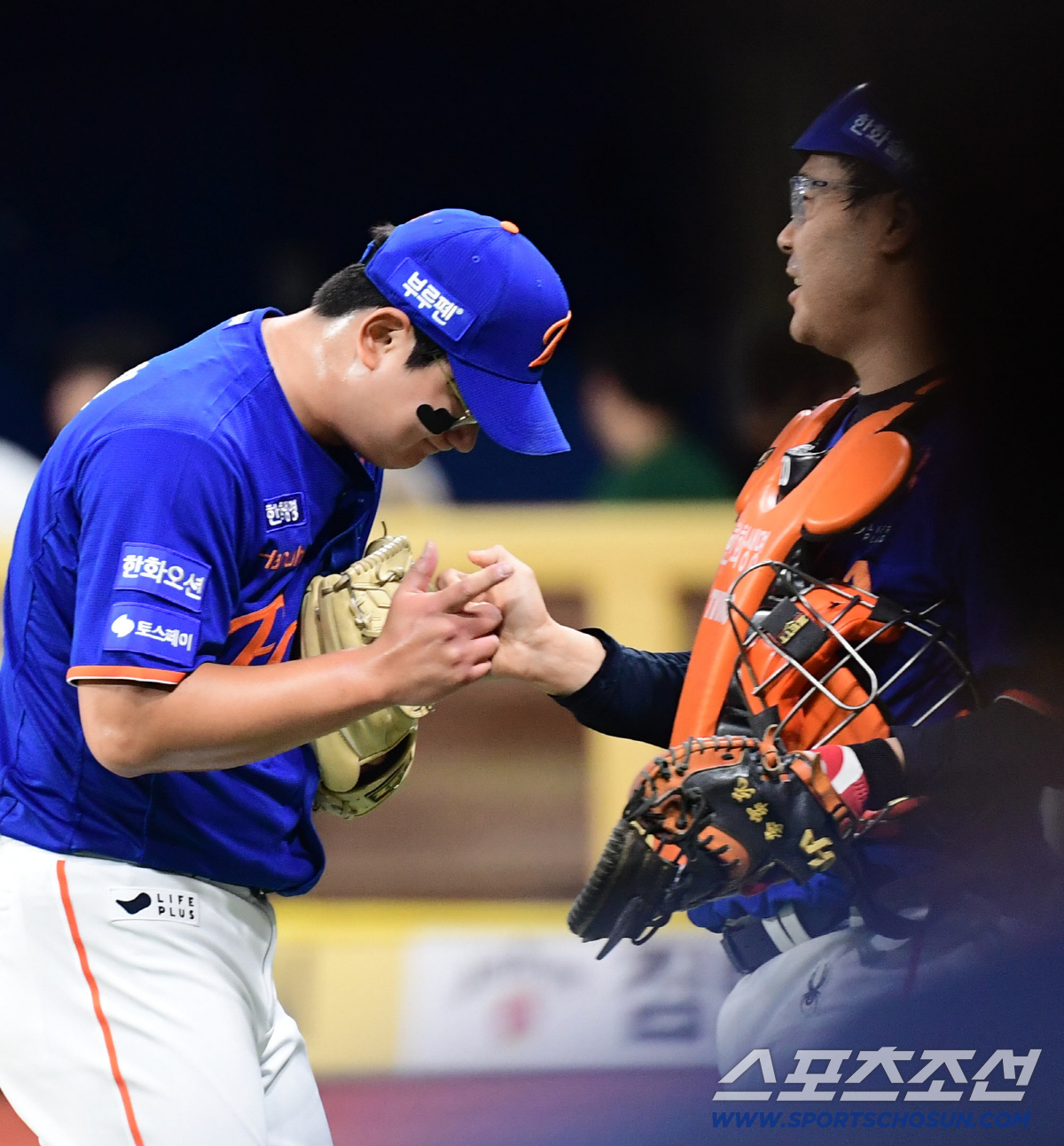 아무튼 막았죠? 고생했던 김서현, 결국 '성장통' 극복 추세 → 3경기 …