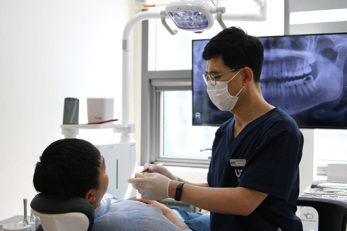 임플란트 시술 8년간 33.6배 증가…'돈보다 뼈가 있어야 한다' 가능
