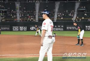 펑크 난 관중석, 한숨 내쉰 사령탑..131일 만에 최저 관중에도 거인이 다시 뛴다 [사직 현장]