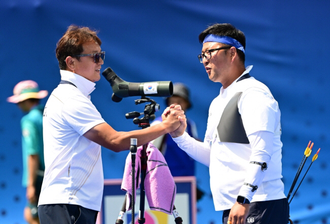서울 올림픽 양궁 금메달리스트→파리올림픽 '전관왕' 이바지, 박성수 감독…
