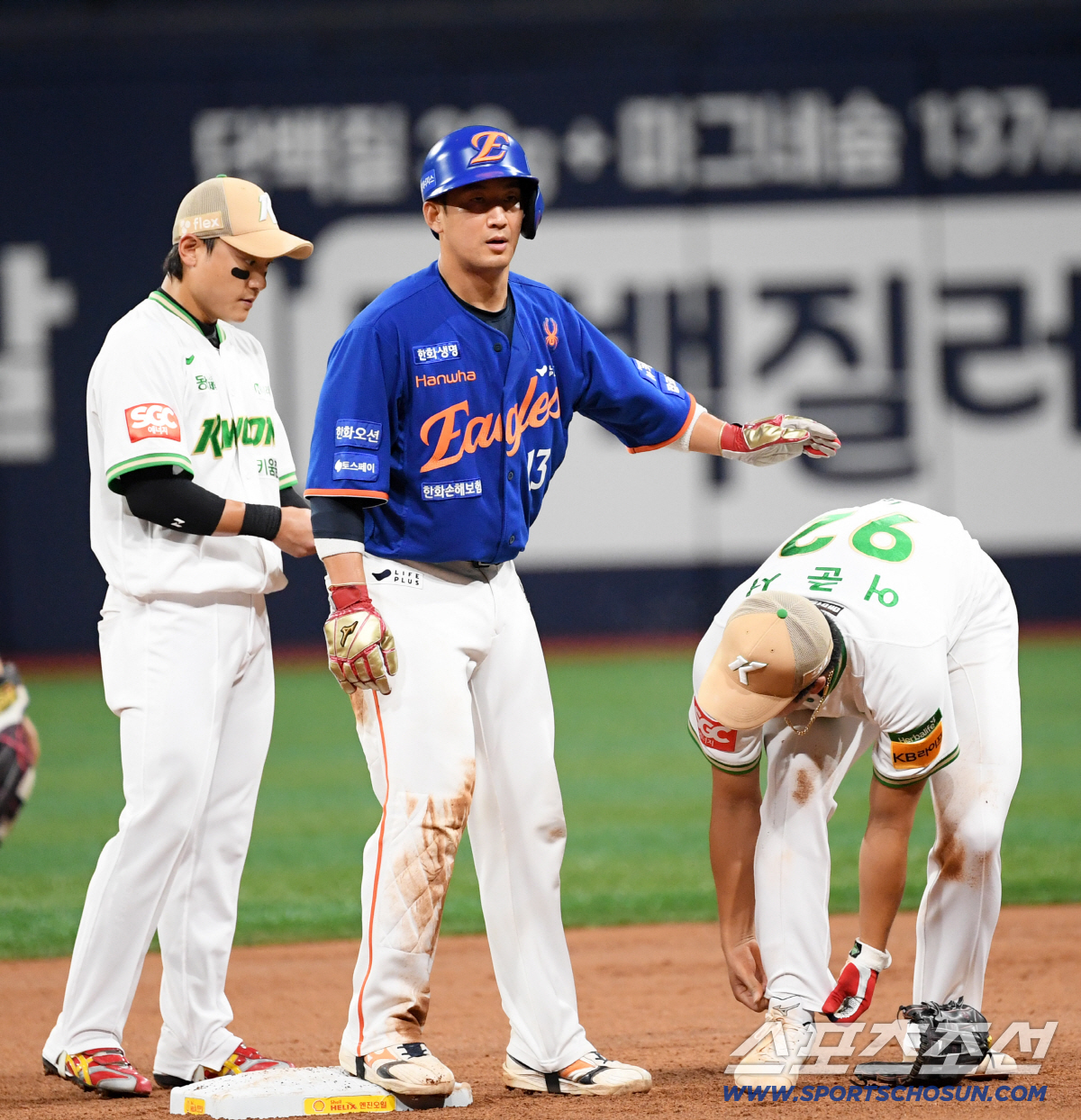 [포토] 충돌후 후배 어준서 걱정하는 최재훈