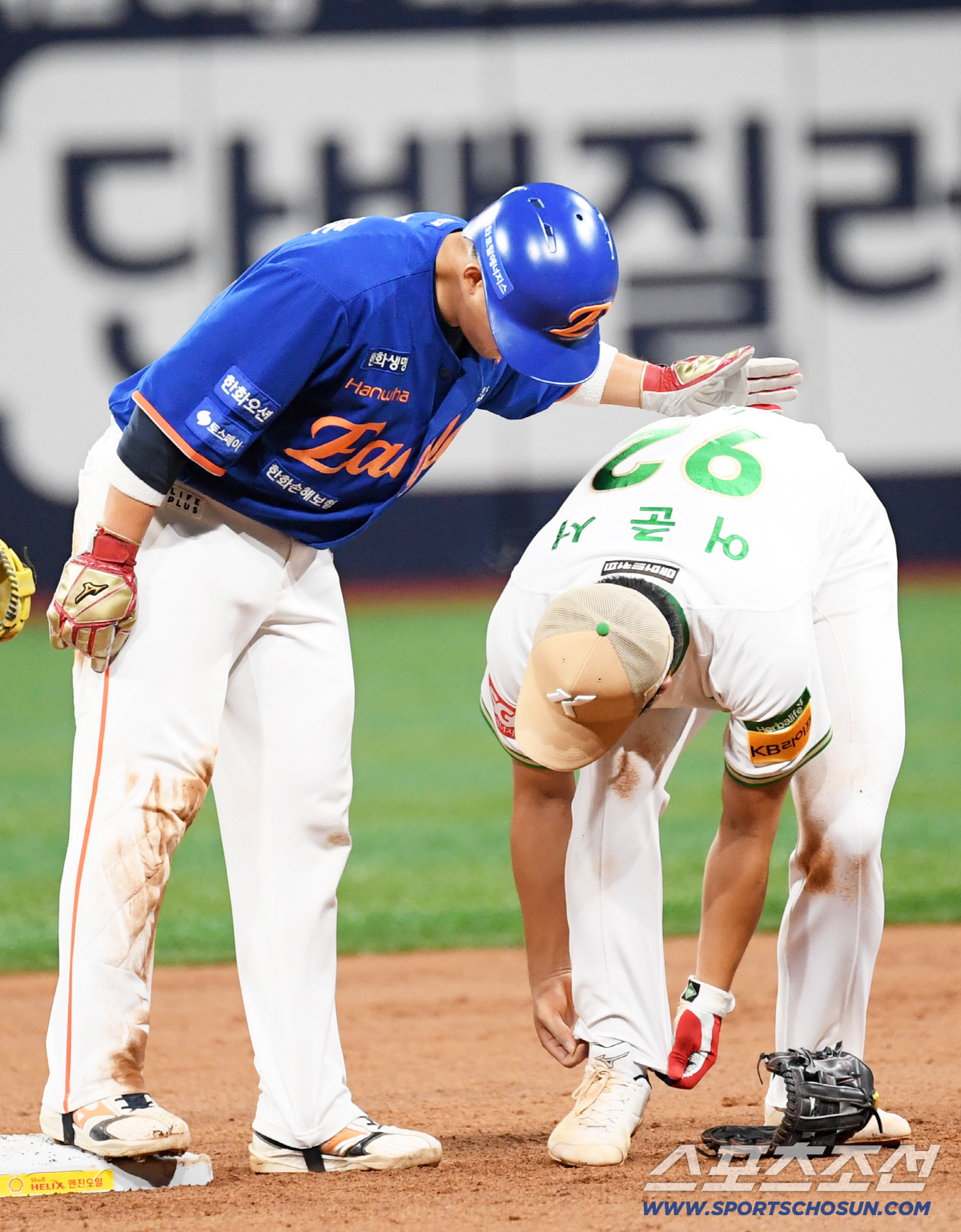 [포토] 충돌후 후배 어준서 걱정하는 최재훈