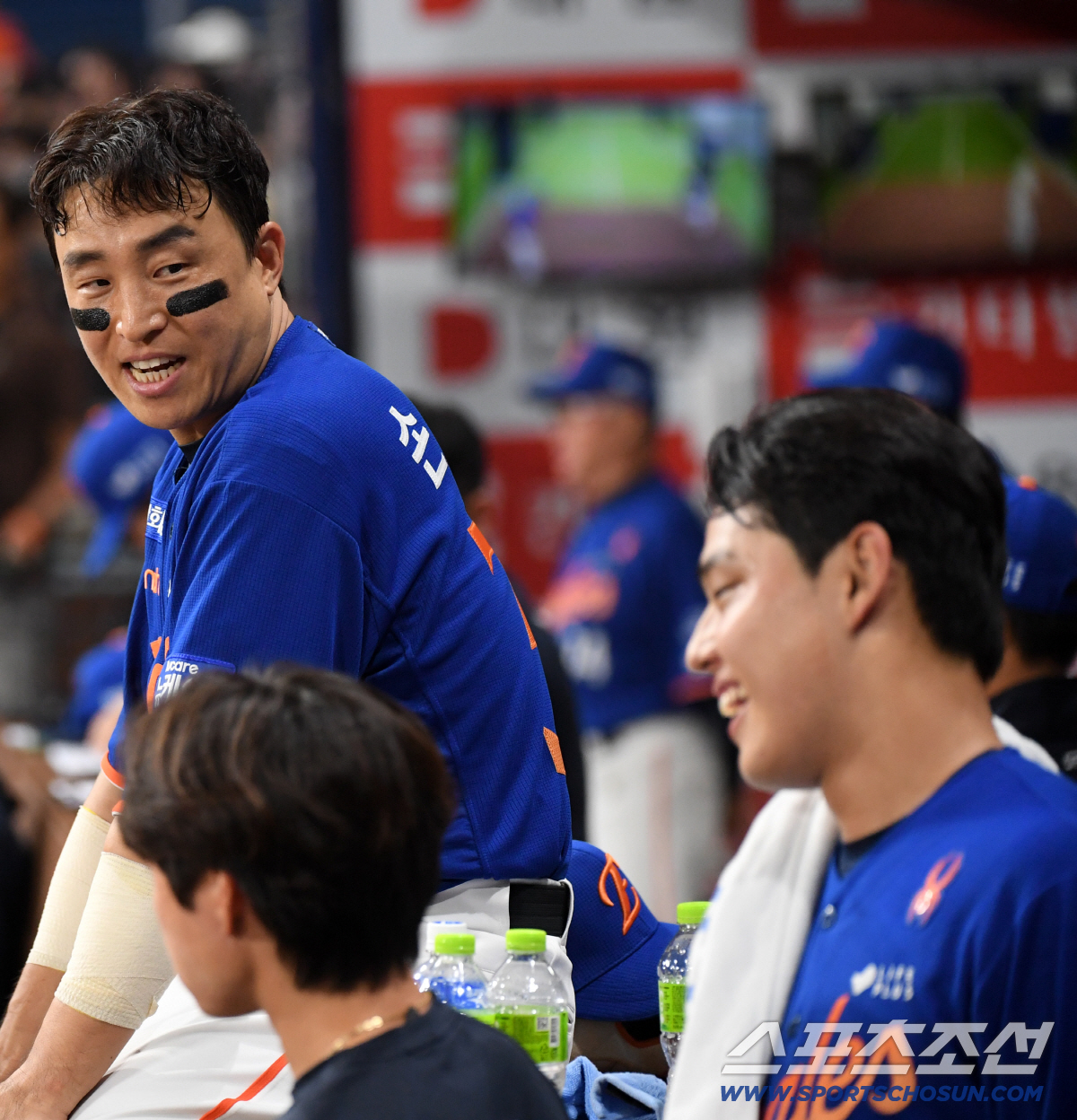 [포토] 손아섭도 반한 문동주 매력