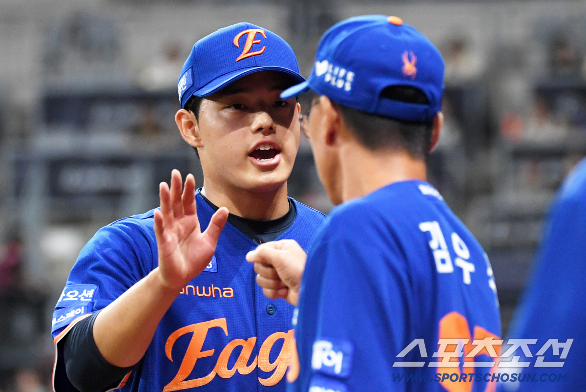 문동주도 해냈다! 한화 18년 만에 기록 탄생…2위 확보 속도낸다 '4연…