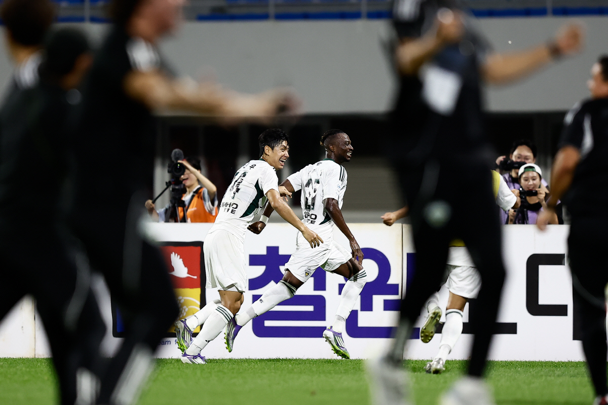 [현장인터뷰]'강릉의 기적'에 반색한 정조국 전북 코치, "이것이 포옛의…