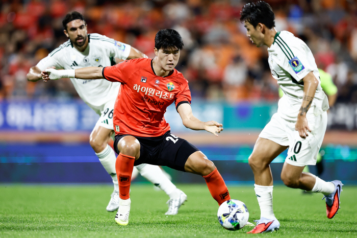 '내 탓이오' 정경호 강원 감독, 전북전 '1-0→1-2' 분패에 "선수는 최고였고, 감독은 부족했다"