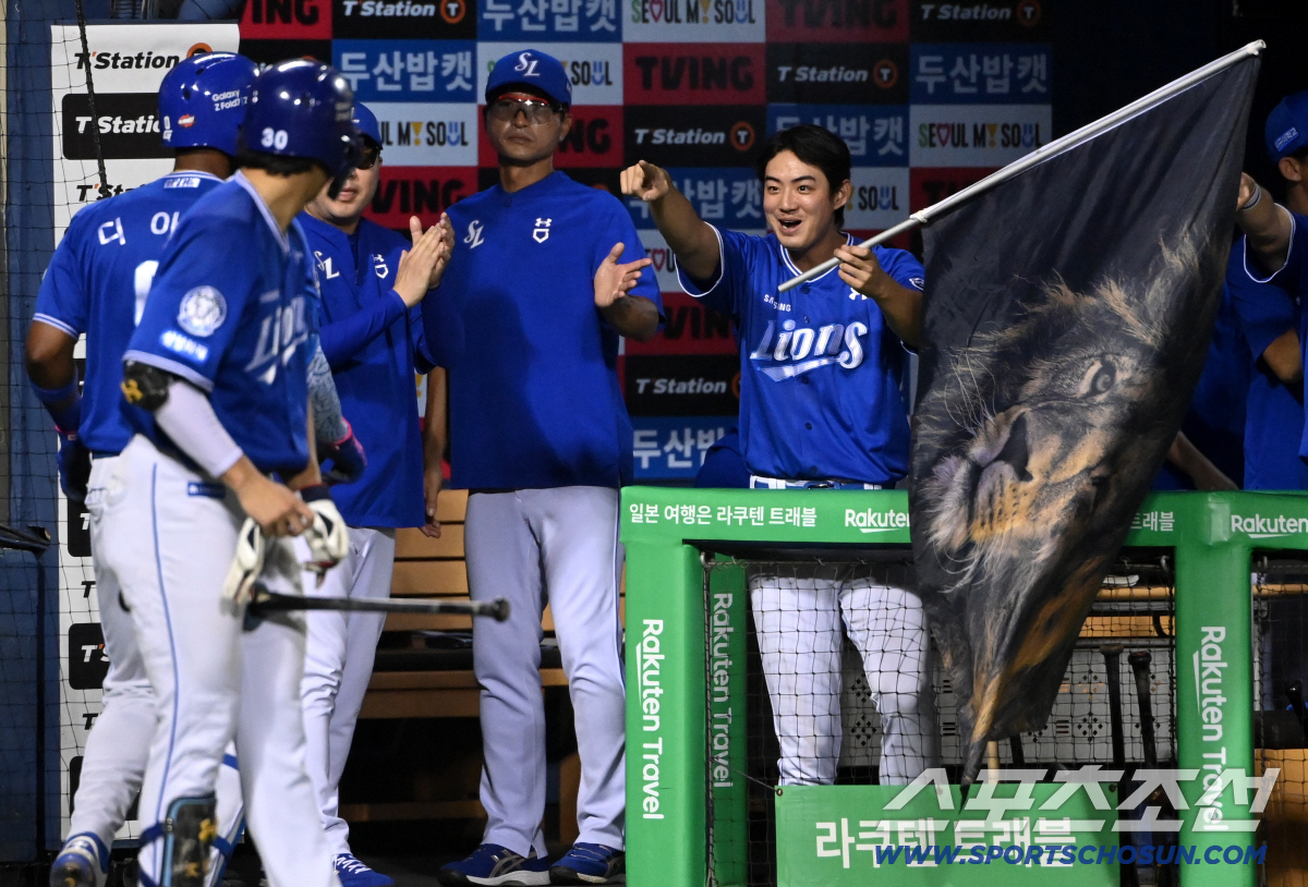 '사자깃발 받아라!' 두 마리 사자의 화끈한 포효, 시원하게 터진 백투백…