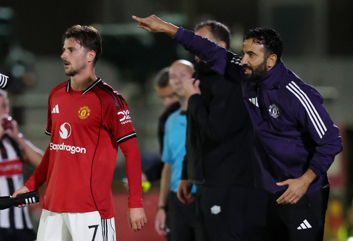 '여러분, 맨유가 이렇게 망가졌습니다' 2억 파운드 투자한 맨유, 카라바오컵 2라운드 4부리그 팀에 충격패. 명예+수익 다 폭망