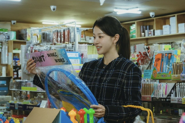 이주명, 김지석과 열애 인정 후 첫 행보…‘마이 유스’서 엉뚱 매력 배우…
