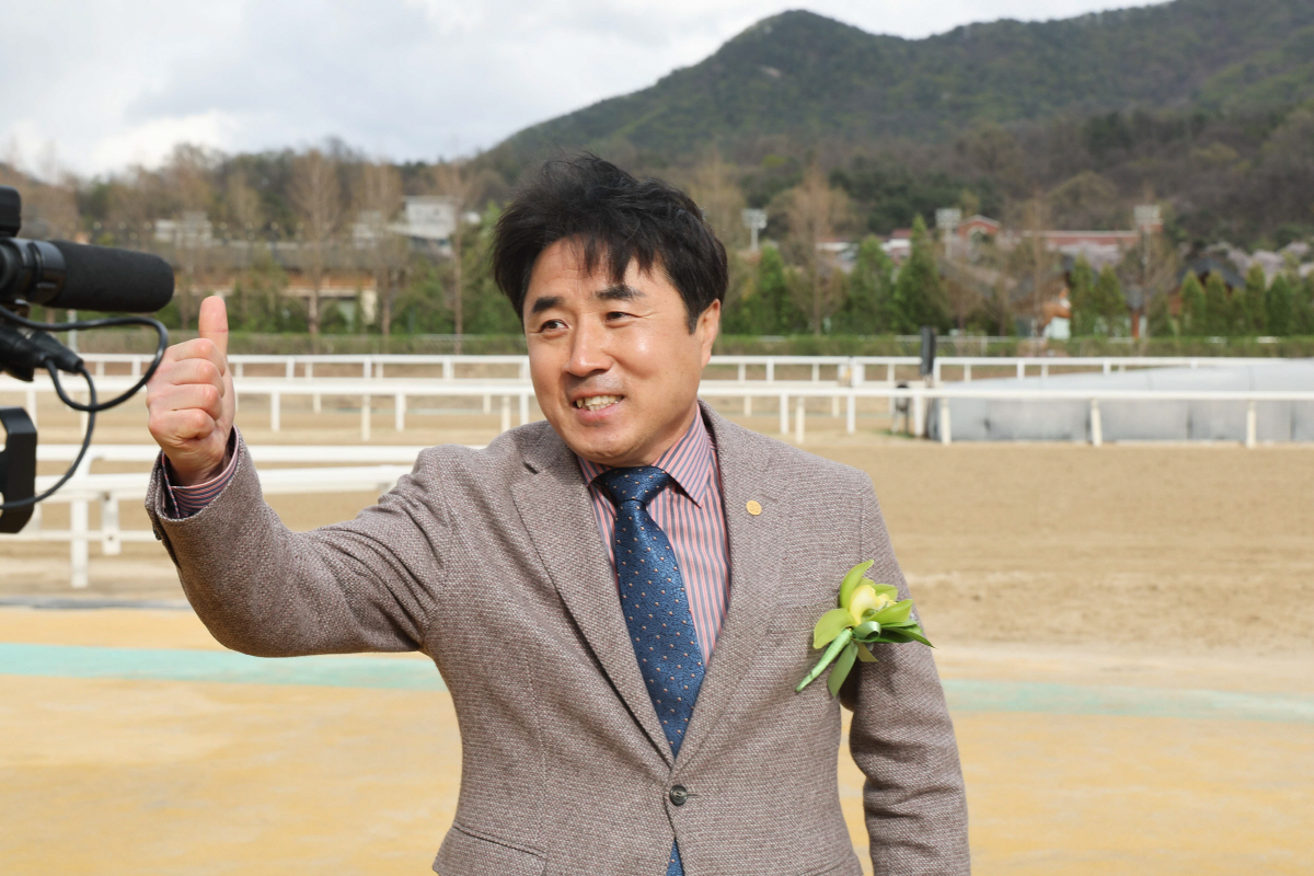 [경마]렛츠런서울 서인석 조교사, 600승 달성
