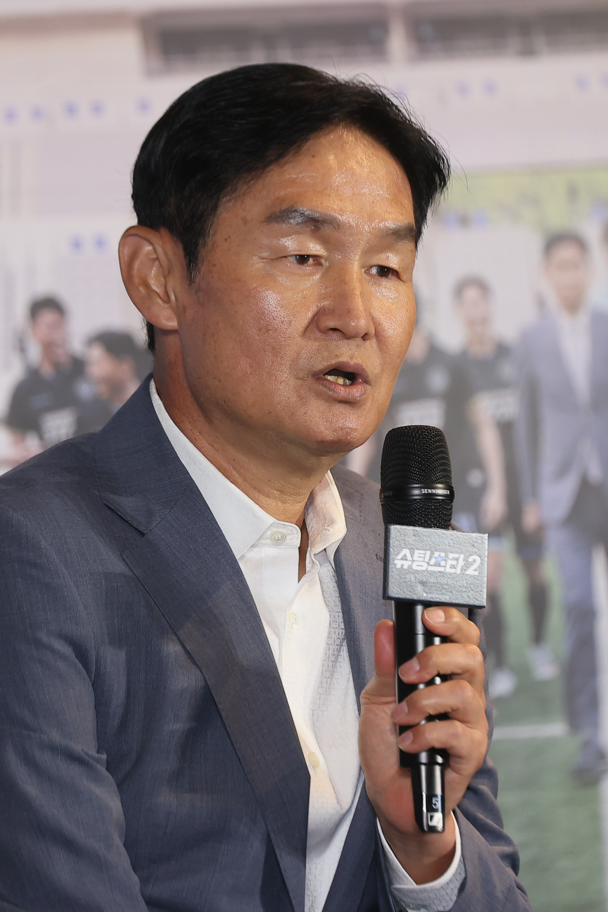'슈팅스타2' 감독 최용수, '박지성 절친' 에브라에 "성격 좋더라, 회…