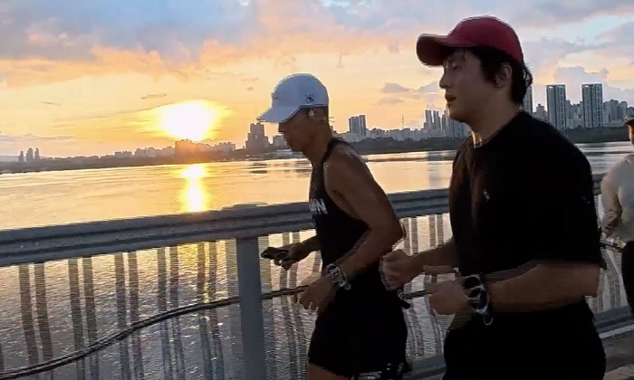 "러닝84 굴욕" 기안84, 결국 길거리 철퍼덕...션과 광기의 15km…