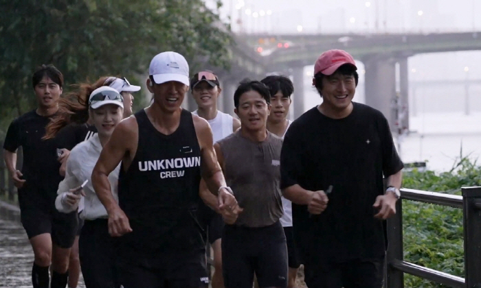 "러닝84 굴욕" 기안84, 결국 길거리 철퍼덕...션과 광기의 15km…