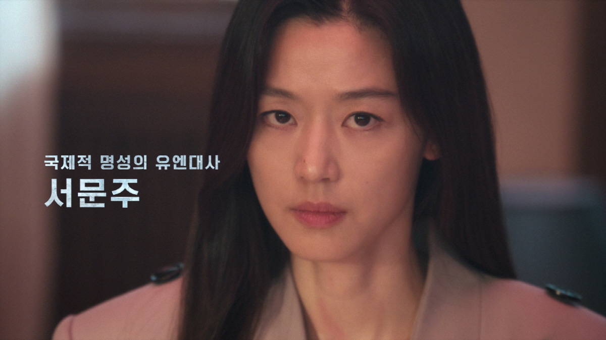 [공식] 전지현·강동원 첩보 멜로 ‘북극성’, 캐릭터 영상 공개…위험 속…