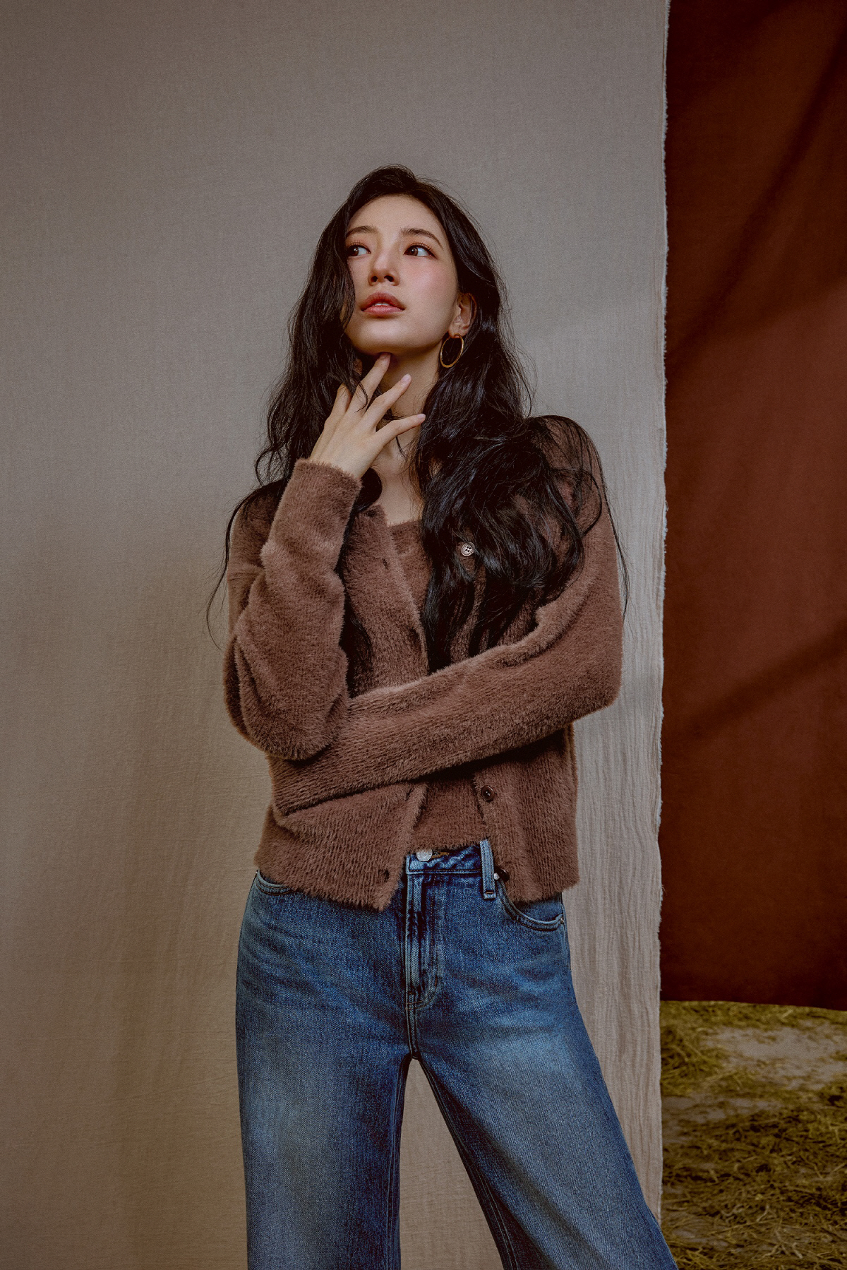 수지, 셔츠 살짝 내리고 까르르..'영원한 첫사랑 아이콘'