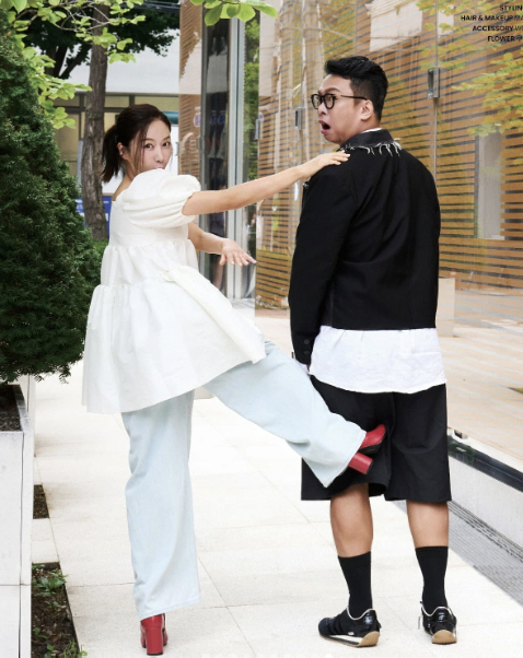 김지혜♥박준형, '결혼 20주년' 리마인드 웨딩 화보 찍었다 [화보]