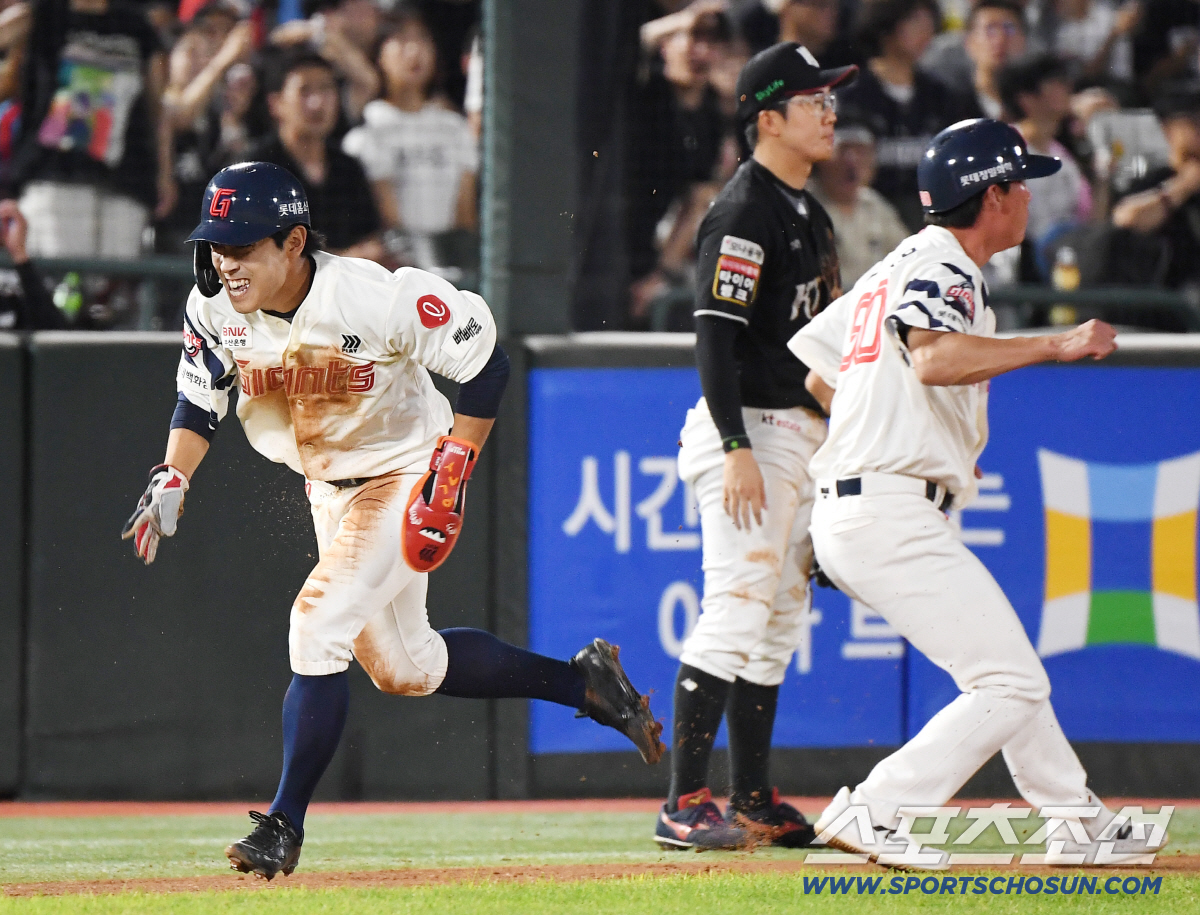 [포토] 황성빈, 혼신의 주루 플레이로 득점