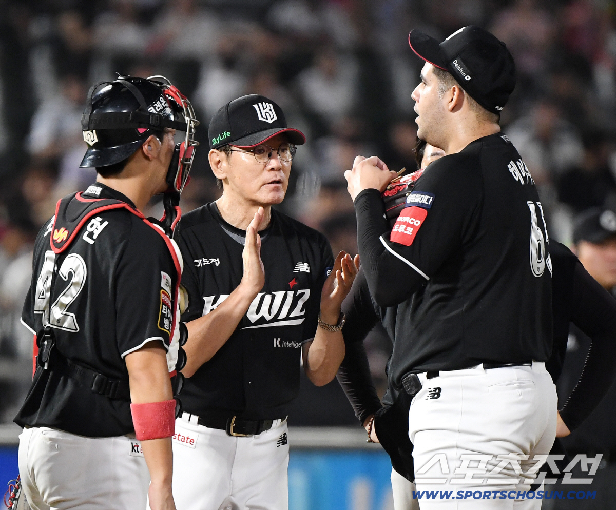이래서 마황이다! 번트 실패 → 1사 1,2루에서 3루 도루라니…0의 균…