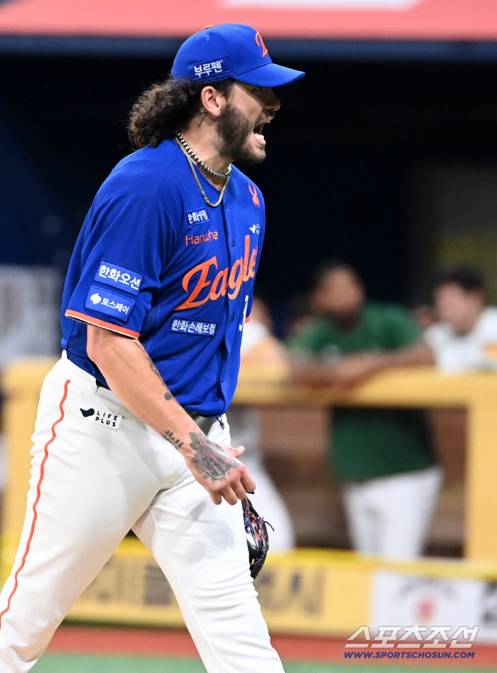 '폰세 긴장했어?' ML 스카우트 23명 집결 쇼케이스, '5이닝 3실점' 머쓱하네[고척 현장]