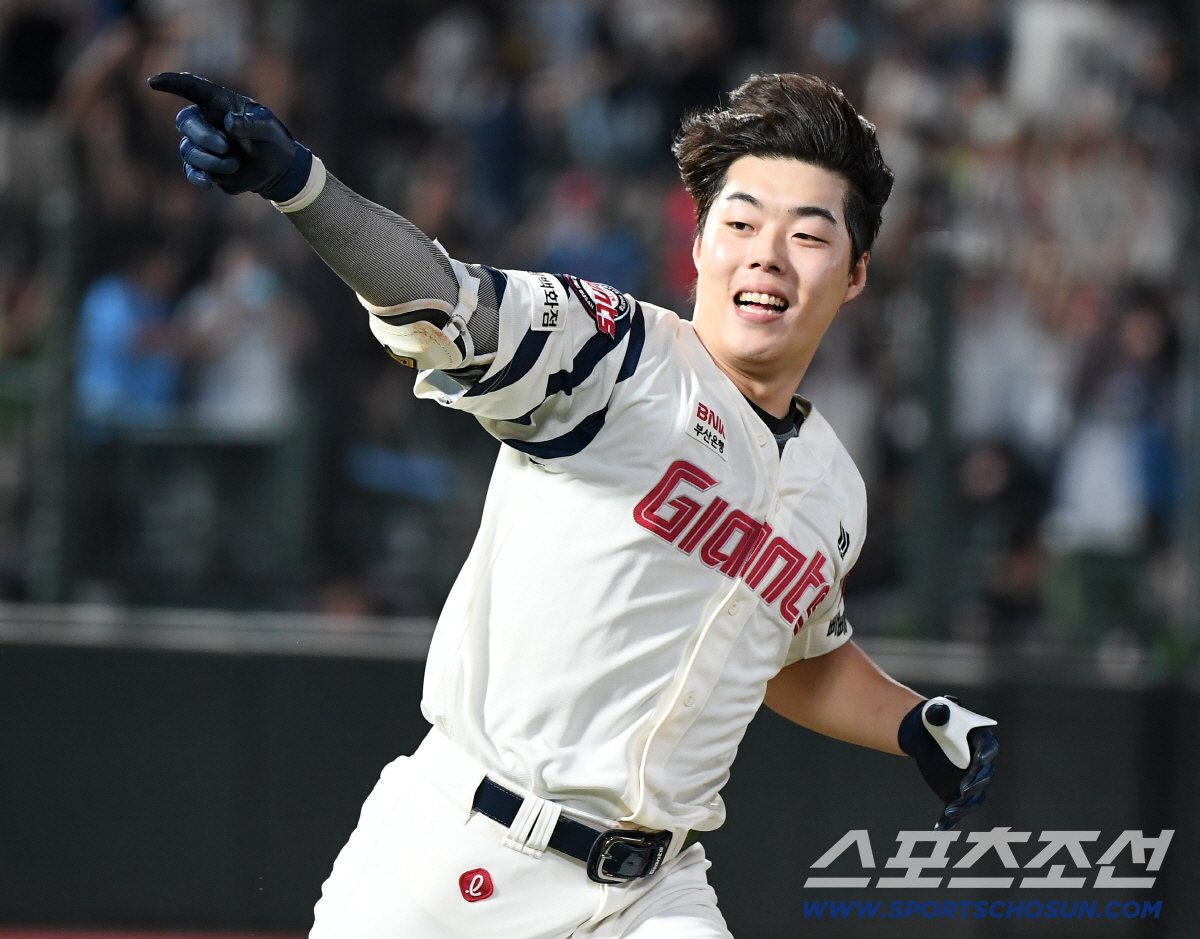박찬형 동점포→고승민 끝내기! 롯데, KT 잡고 3위 탈환…김원중X박영현…