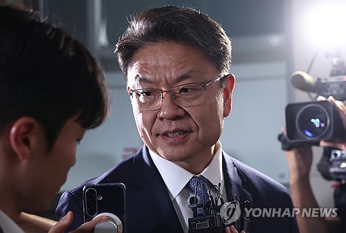 '채상병 기록회수' 이시원 前비서관 특검 재출석…피의자 조사