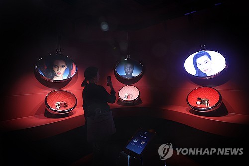 '23만원 립스틱' 베일 벗은 루이뷔통 뷰티…서울서 전 세계 첫선
