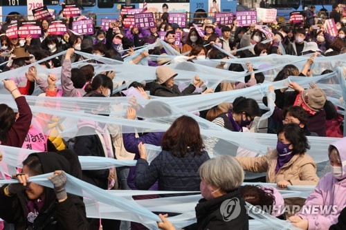 "韓여성, 남성보다 월급 29% 낮아"…임금격차 OECD 최대
