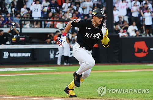 이강철 감독 "안현민, 잘하고 있죠…체력 문제는 있을 것"