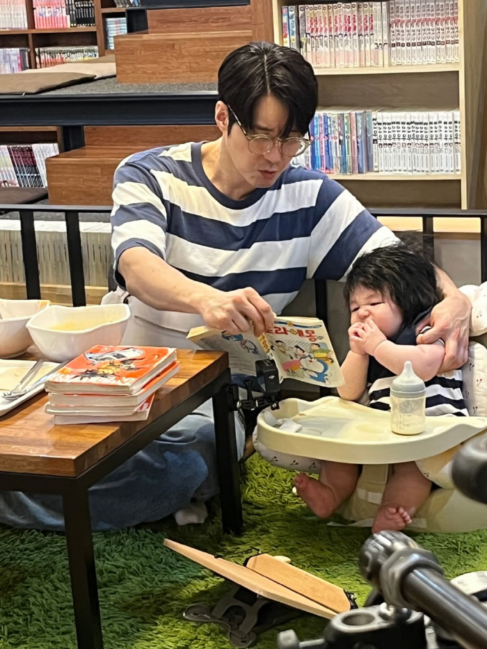 '사야♥' 심형탁子 하루, 첫 떡뻥에 아랫니 두개 풀가동...'귀요미' 먹방 진수