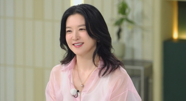 이영애, '최초 공개' 냉장고 속 '직접 재배' 농작물 자랑..."파, …